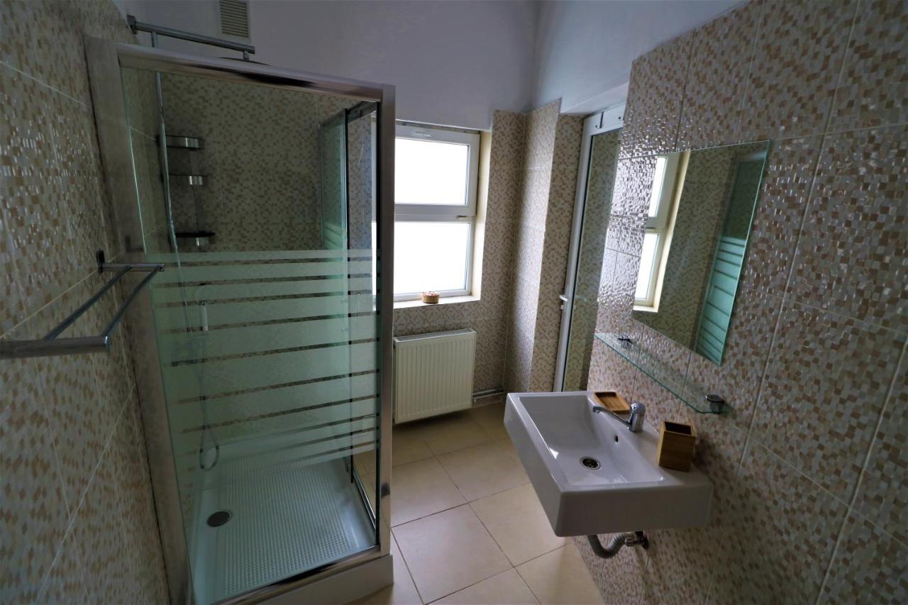 Athenee Palace Apartment - Panoramic View Terrace & Balcony - Free Minibar Bukarest Eksteriør billede